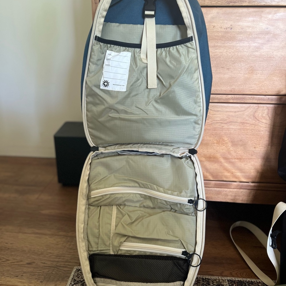 Walker family goods arrow pack in navy - Picture 2 of 2